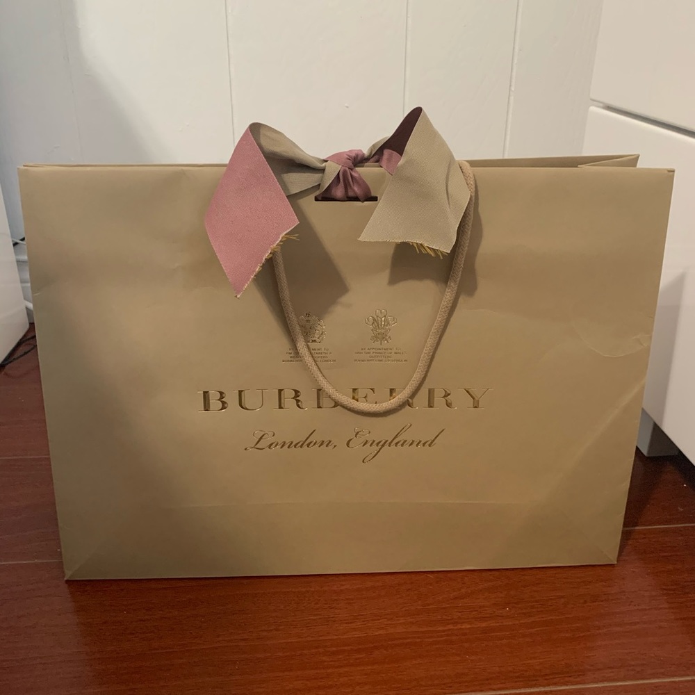Burberry shopping bag